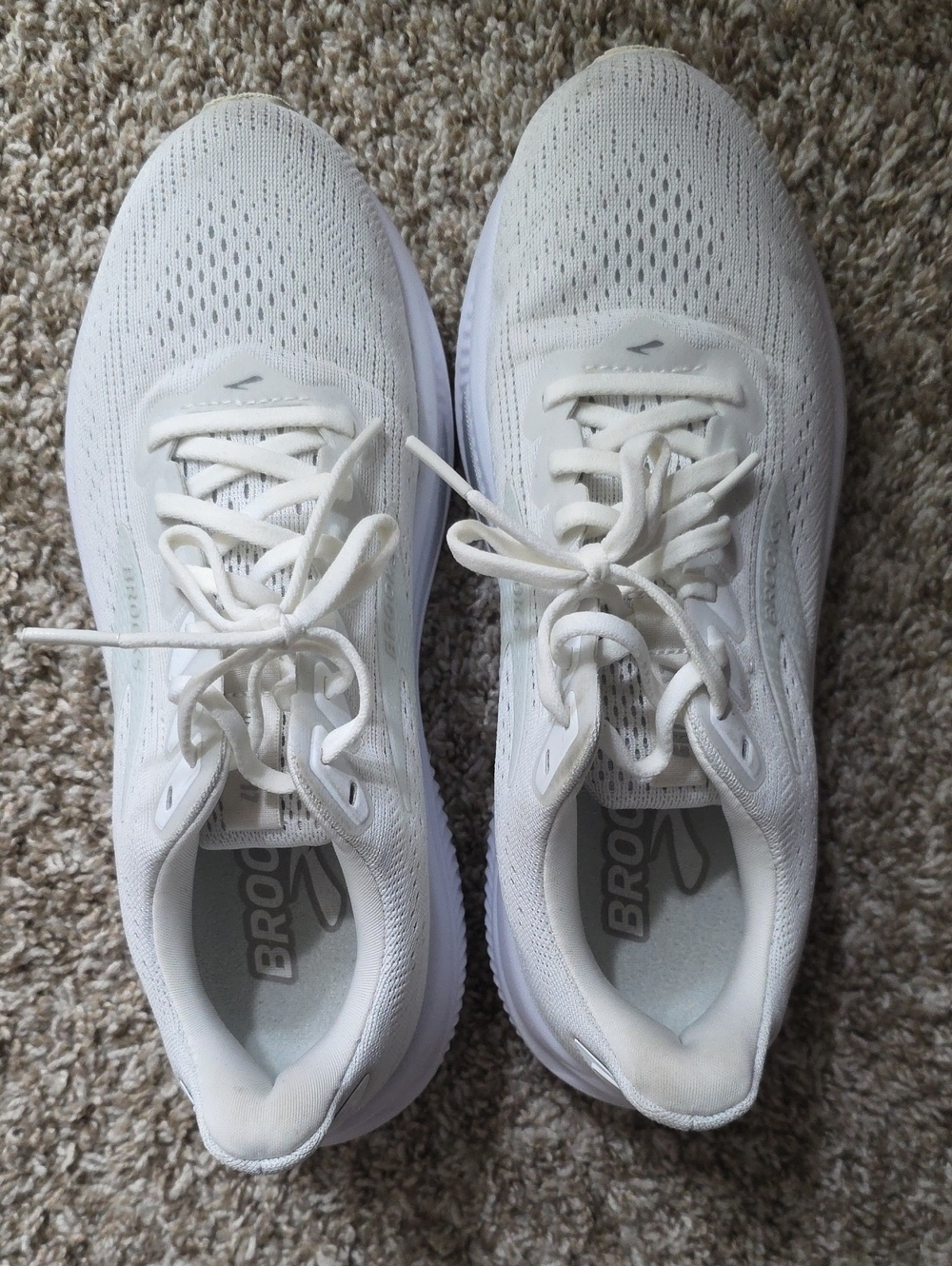 Brooks Ghost Sz 9 All-White Lace-Up Running Sneakers